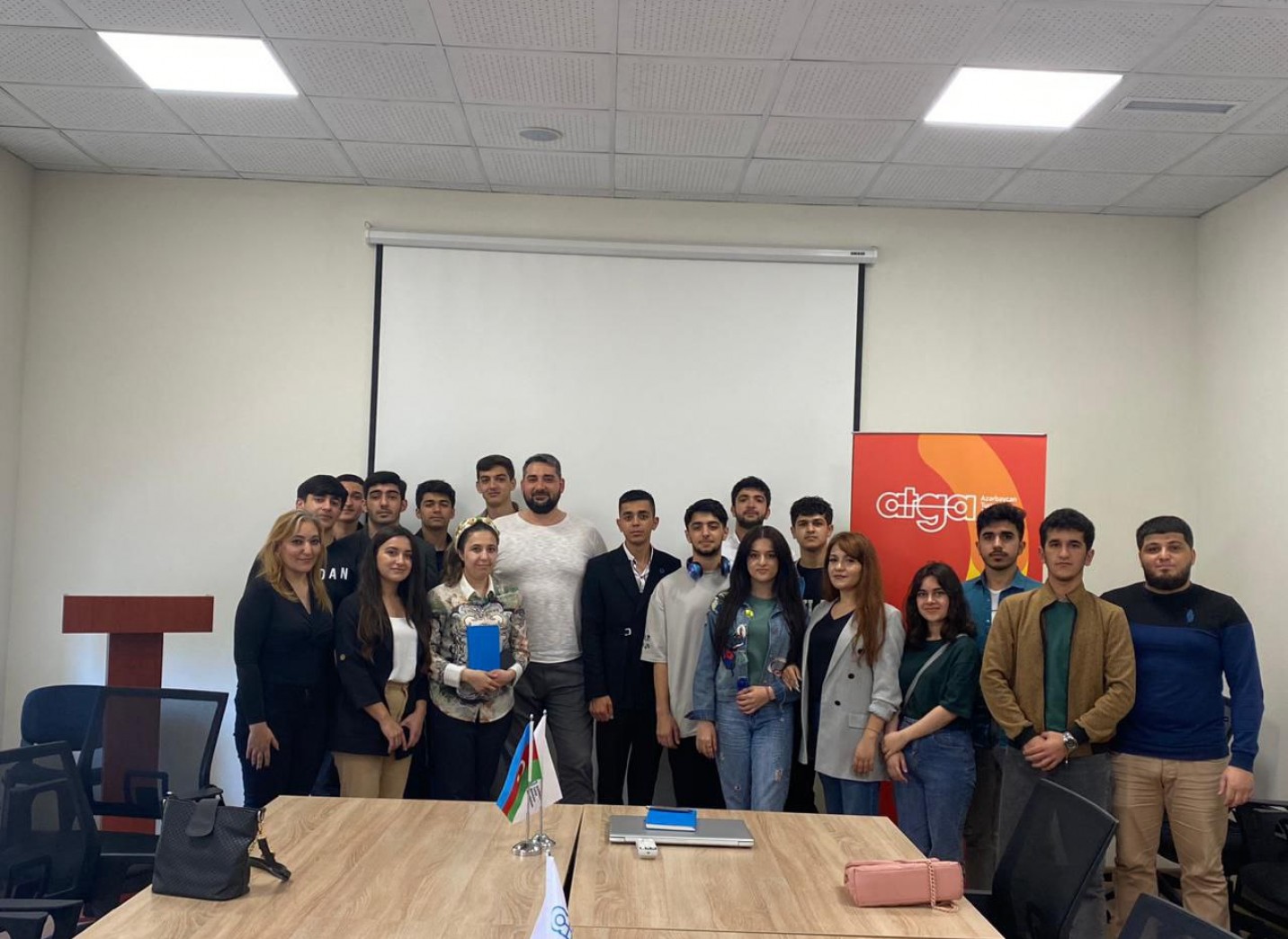 Для группы студентов, была проведена встреча на тему &quot;Роль гидов в развитии индустрии туризма Азербайджана&quot;